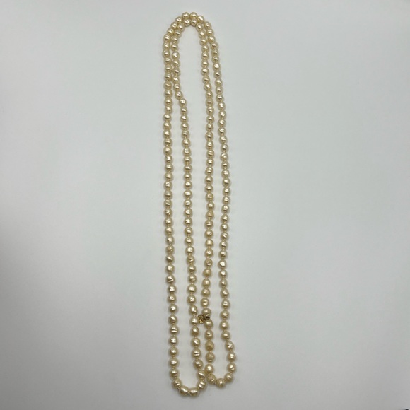 HP🎉 1981 Chanel Pearl Necklace - Picture 5 of 14